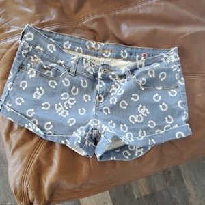 Horseshoe print shorts